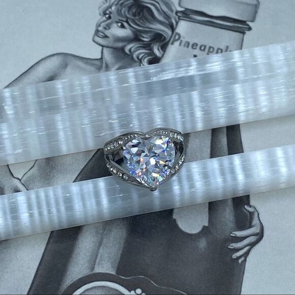 TK316 Stainless Steel Cubic Zirconia Heart Ring Size 5 - Picture 5 of 10